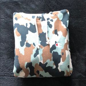 Champion camo sweatshirt/hoodie men’s medium